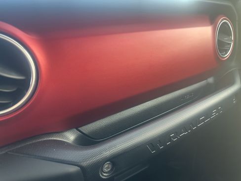 Used 2018 Jeep Wrangler Unlimited Rubicon image 26