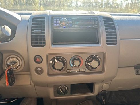 Used 2008 Nissan Frontier SE w/ SE Value Truck Pkg image 13