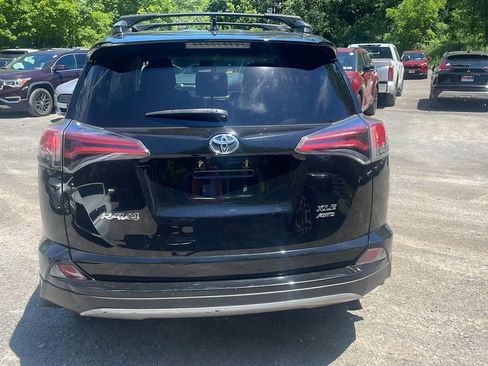 Used 2018 Toyota RAV4 XLE AWD/4WD image 7