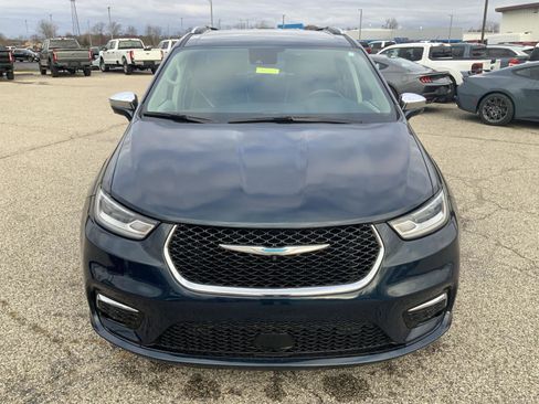 Used 2021 Chrysler Pacifica Limited w/ Premium & Safety Sphere Group image 3