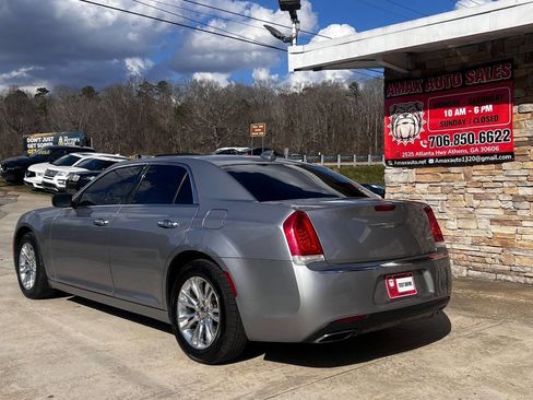 Used 2016 Chrysler 300 C image 4
