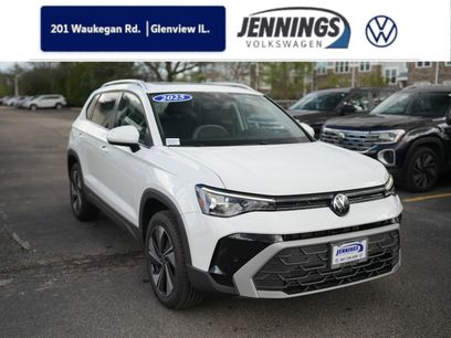 Used 2025 Volkswagen Taos SE w/ Panoramic Sunroof Package