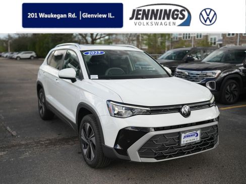 Used 2025 Volkswagen Taos SE w/ Panoramic Sunroof Package AWD/4WD image 1