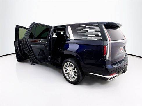Used 2022 Cadillac Escalade Premium Luxury image 39