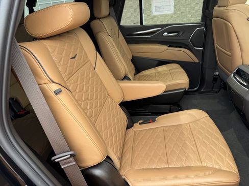 Used 2024 Cadillac Escalade Premium Luxury w/ LPO, Floor Liner Package AWD/4WD image 33