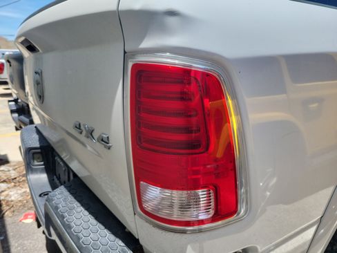 Used 2018 RAM 1500 Laramie AWD/4WD image 4