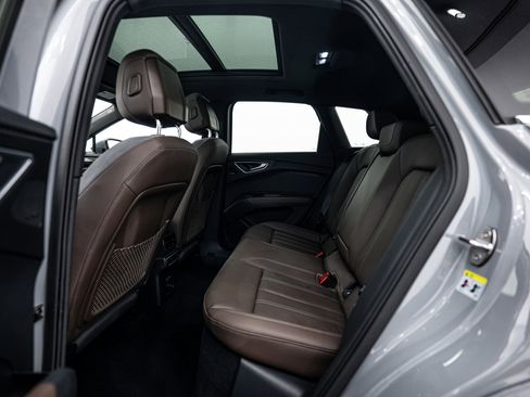 Used 2024 Audi Q4 e-tron Prestige image 14