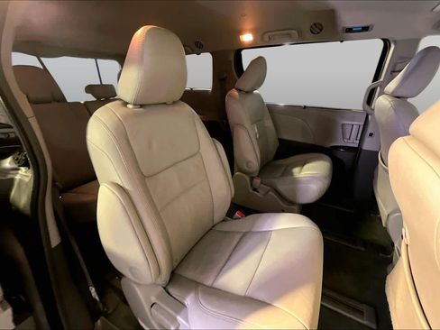 Used 2017 Toyota Sienna XLE w/ XLE Navigation Package AWD/4WD image 20