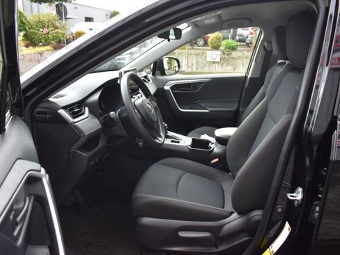 Certified 2025 Toyota RAV4 LE AWD/4WD image 18