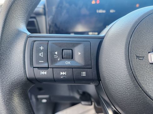 Used 2025 Nissan Kicks SV image 16