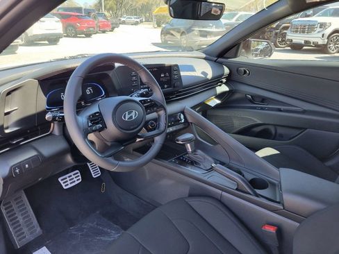 Used 2025 Hyundai Elantra Sport FWD image 9