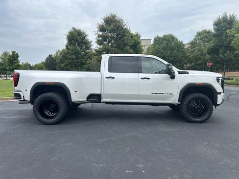 Used 2025 GMC Sierra 3500 Denali w/ Denali Reserve Package AWD/4WD image 10