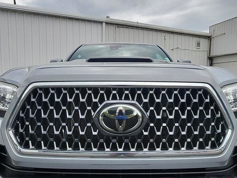 Used 2019 Toyota Tacoma TRD Sport image 14