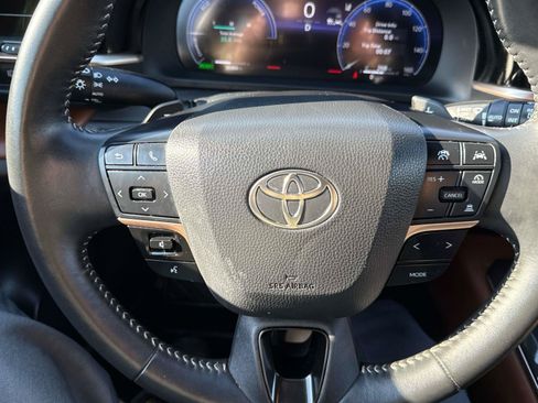 Used 2025 Toyota Crown Signia AWD/4WD image 27