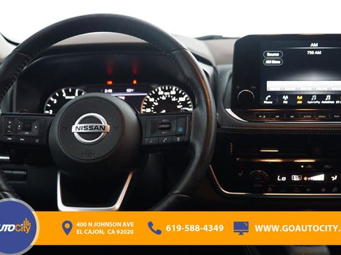 Used 2021 Nissan Rogue SL w/ Premium Package image 5