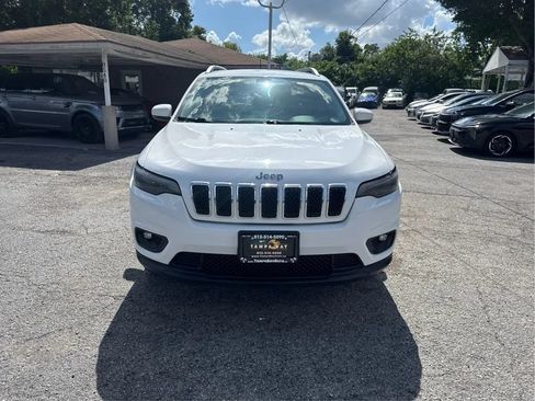 Used 2019 Jeep Cherokee Latitude Plus w/ Cold Weather Group AWD/4WD image 2