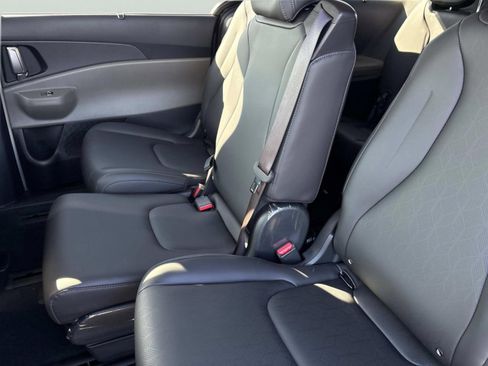 New 2026 Kia Carnival EX image 14