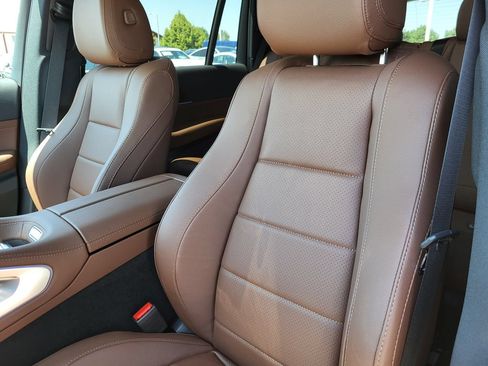 Used 2025 Mercedes-Benz GLS 450 4MATIC image 14