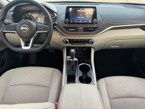 Used 2024 Nissan Altima 2.5 SV image 12