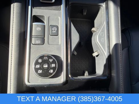 Used 2025 Nissan Pathfinder SL AWD/4WD image 25