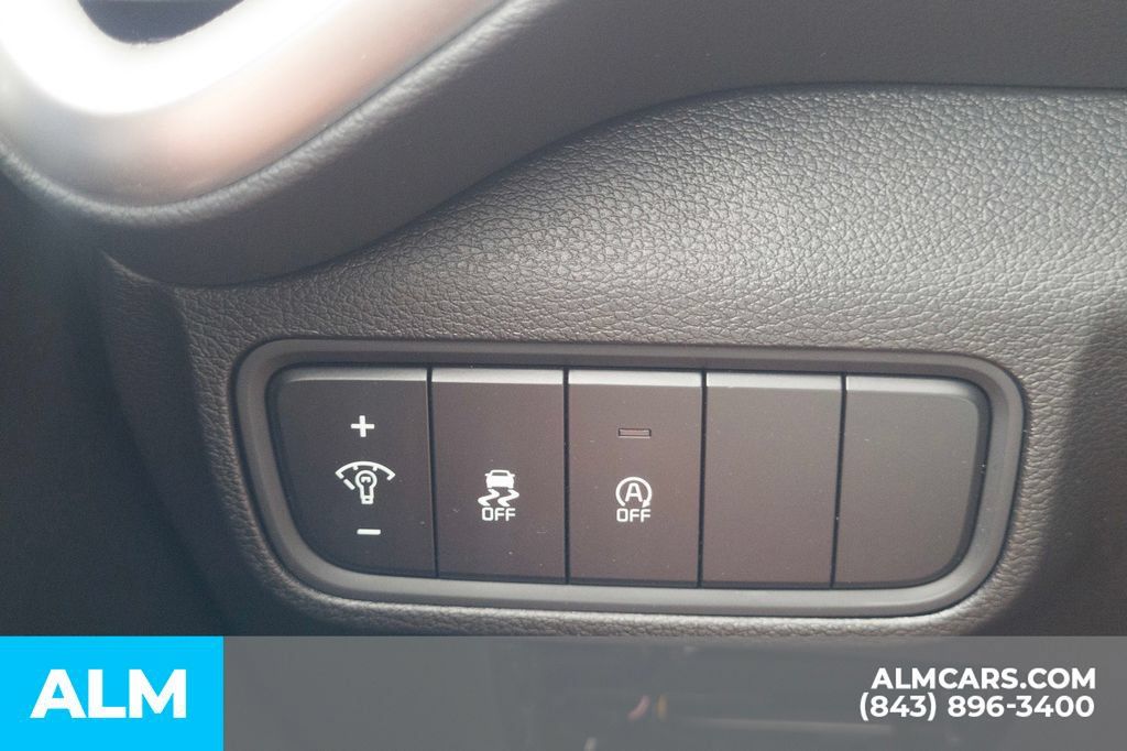 Used 2025 Kia Soul LX FWD image 34