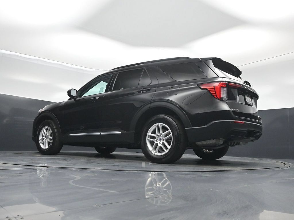 Used 2025 Ford Explorer Active AWD/4WD image 50