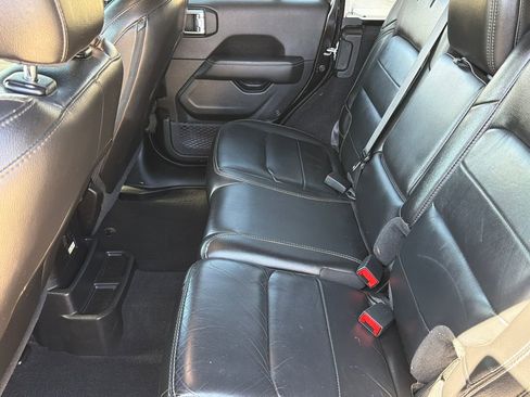 Used 2021 Jeep Wrangler Unlimited Sahara image 16