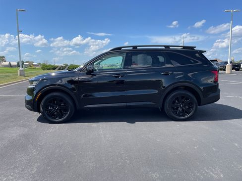 Used 2023 Kia Sorento S w/ Panoramic Sunroof Package AWD/4WD image 2