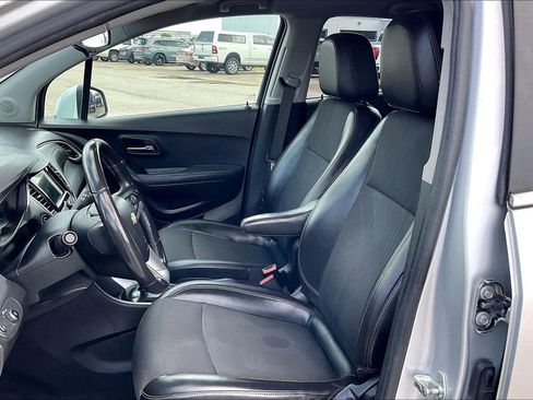 Used 2019 Chevrolet Trax LT w/ LT Convenience Package FWD image 18