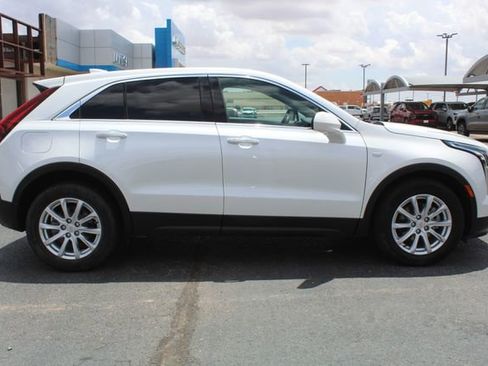 Used 2021 Cadillac XT4 Luxury w/ Cold Weather Package FWD image 2