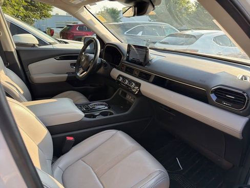 Used 2023 Honda Pilot Touring image 5
