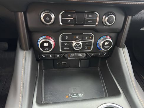 Used 2024 GMC Yukon XL AT4 w/ Technology Package AWD/4WD image 23