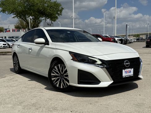 Used 2023 Nissan Altima 2.5 SV image 2