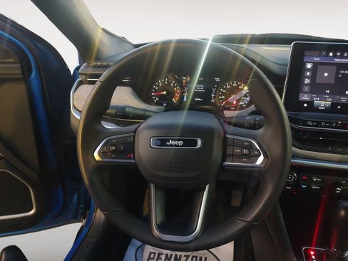 Used 2024 Jeep Compass Latitude image 12