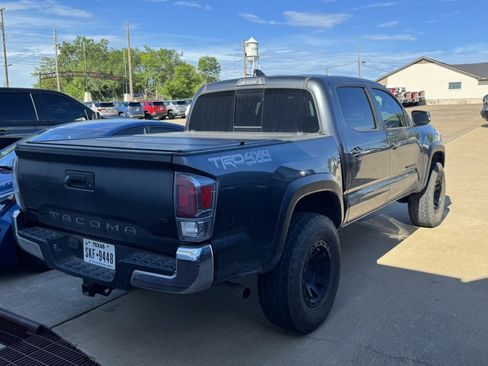 Used 2022 Toyota Tacoma TRD Off-Road AWD/4WD image 4
