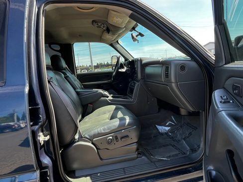 Used 2005 Chevrolet Silverado 2500 LT w/ Heavy-Duty Power Package image 16