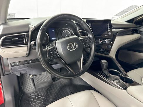 Used 2023 Toyota Camry SE FWD image 4