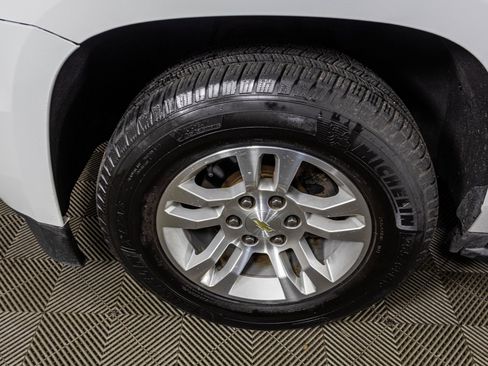 Used 2020 Chevrolet Suburban LT image 54