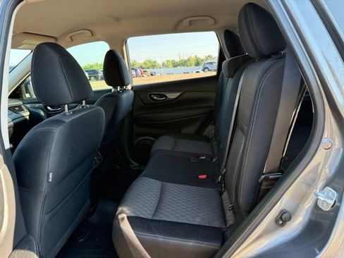 Used 2017 Nissan Rogue SV AWD/4WD image 14