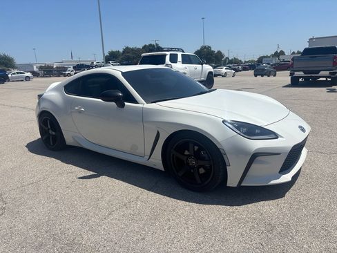 Used 2024 Toyota GR86 Premium RWD image 3
