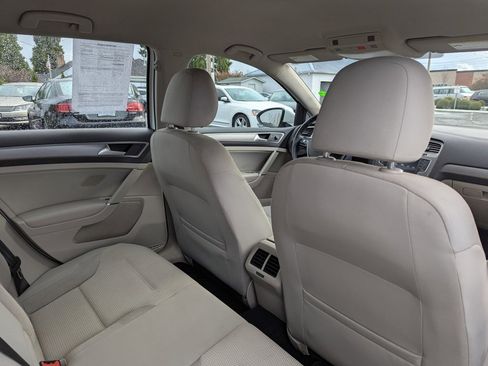 Used 2017 Volkswagen Golf S image 29