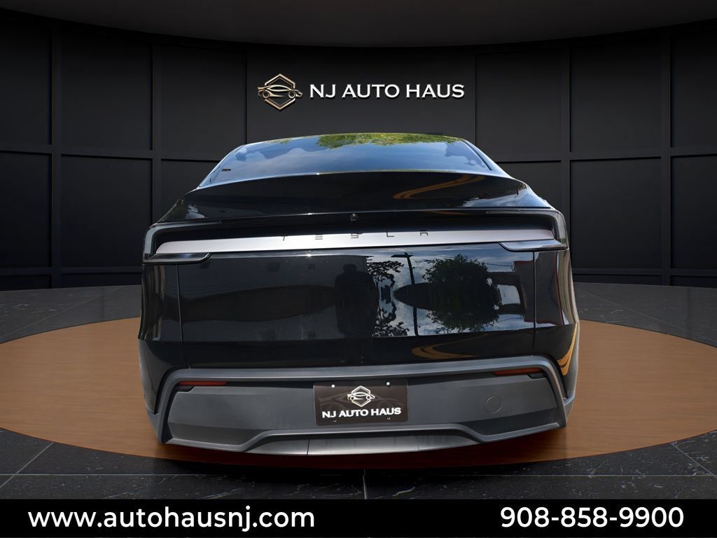 Used 2026 Tesla Model Y Long Range RWD image 10