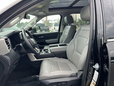 Used 2024 Toyota Tundra Limited AWD/4WD image 13