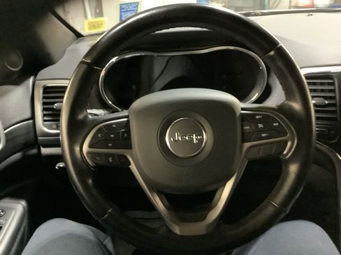 Used 2021 Jeep Grand Cherokee Laredo image 25