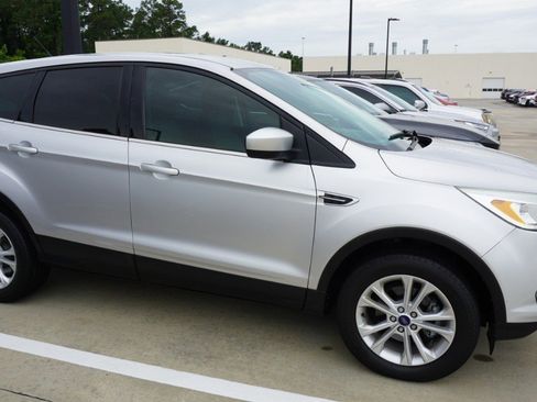 Used 2017 Ford Escape SE FWD image 4