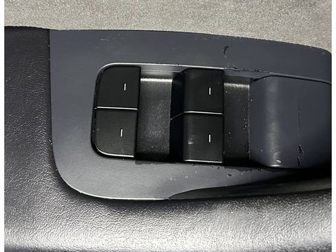 Used 2021 Tesla Model Y Long Range image 35