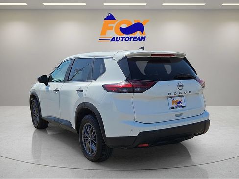 Used 2024 Nissan Rogue S FWD image 3