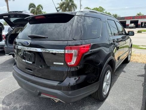 Used 2019 Ford Explorer XLT w/ Equipment Group 201A FWD image 5