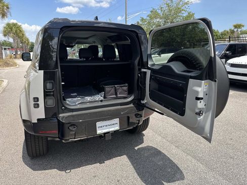 New 2026 Land Rover Defender 110 X-Dynamic SE AWD/4WD image 11