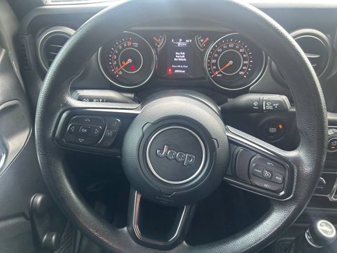 Used 2021 Jeep Gladiator Sport AWD/4WD image 17